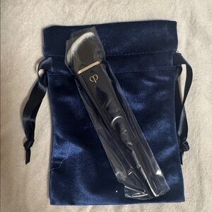 Cle De Peau Foundation Brush w/ Pouch